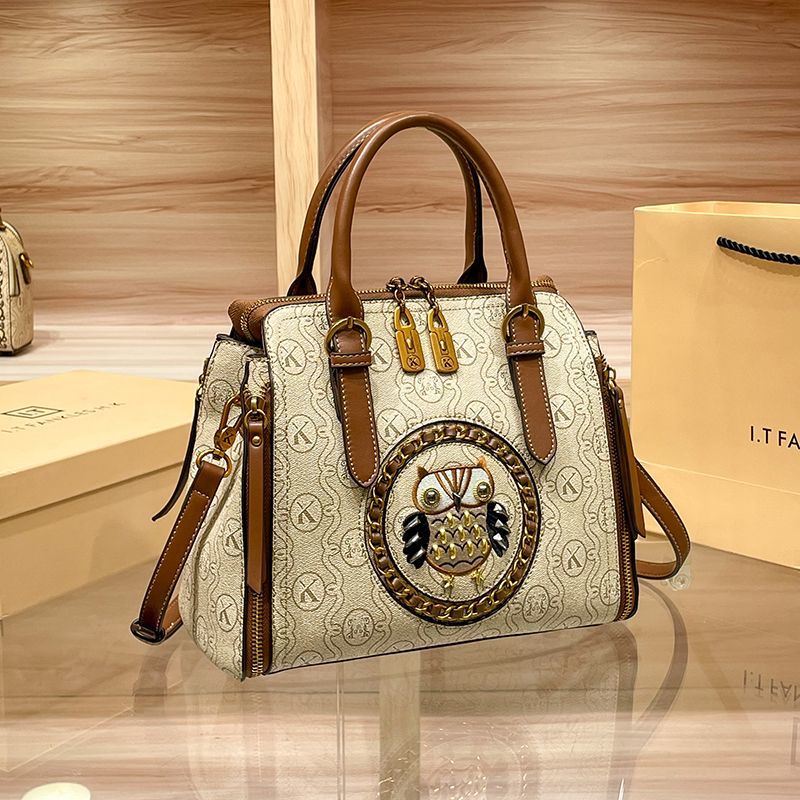 One shoulder crossbody handbag